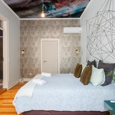 In Shared In The Downtown Near Praca Da Figueira Проживание в семье *