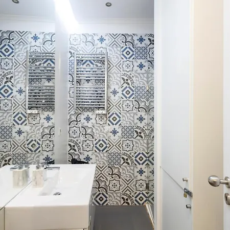 Rooms In Accommodation Shared In Rua Augusta